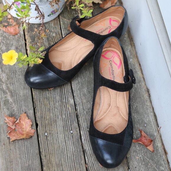 Comfortiva Black Stamped Leather & Suede Memory Foam Mary Jane Heels Sz 7 - Picture 2 of 10